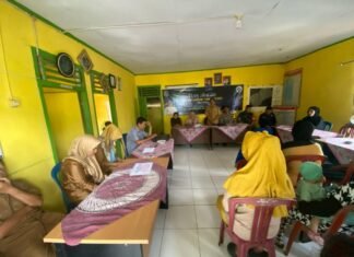 PEMDES KARANG TENGAH BANGUN JALAN PEMAKAMAN