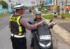 Cegah Kebisingan di Jalan, Satlantas Polres Lebong Bagikan Leaflet